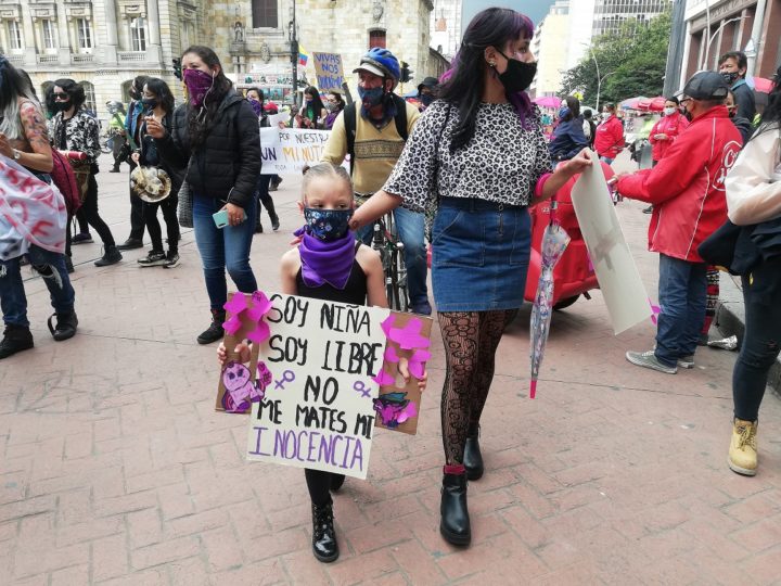 La capital colombiana se vistió de morado 