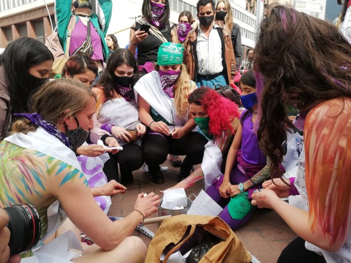 La capital colombiana se vistió de morado 