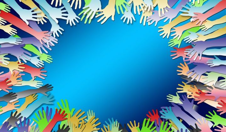 mani solidarietà pixabay-720x502