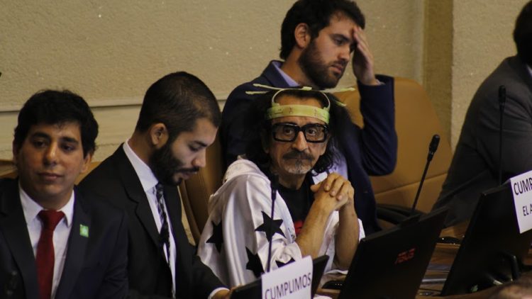 Die Ethikkommission des Abgeordnetenhauses spricht Sanktionen gegen Florcita Alarcón aus