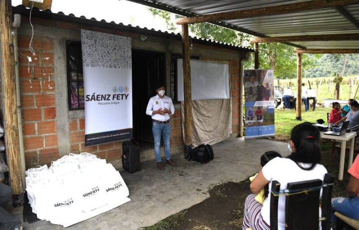 Colombia: en Huila, víctimas y victimarios siembran la paz