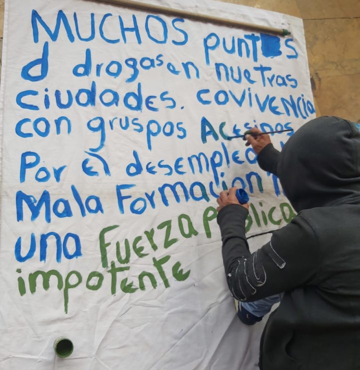 Manifestante en el Parque de la Resistencia en Medellín