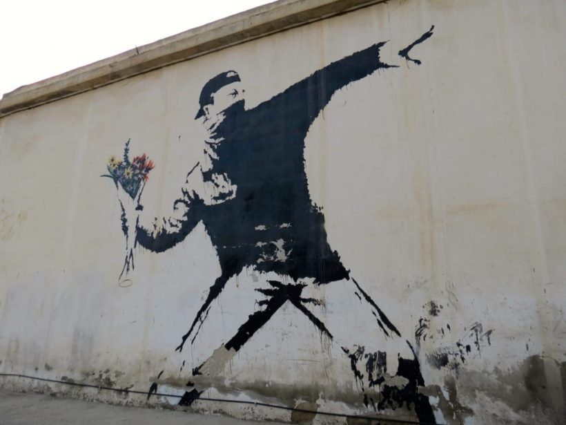 Imagen de Flower Thrower por Banksy