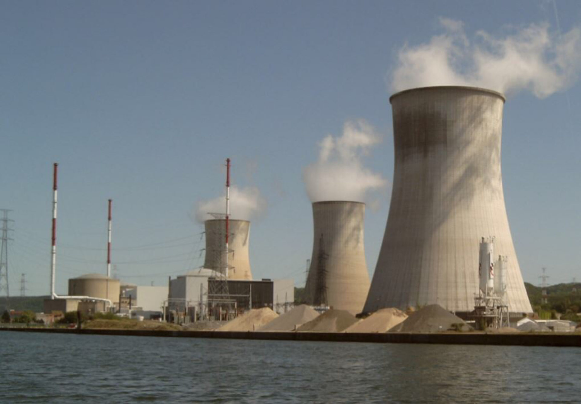Koalitionsvertrag: „Wegweisender Klimaschutz“ mit Militär und Atomenergie unvereinbar