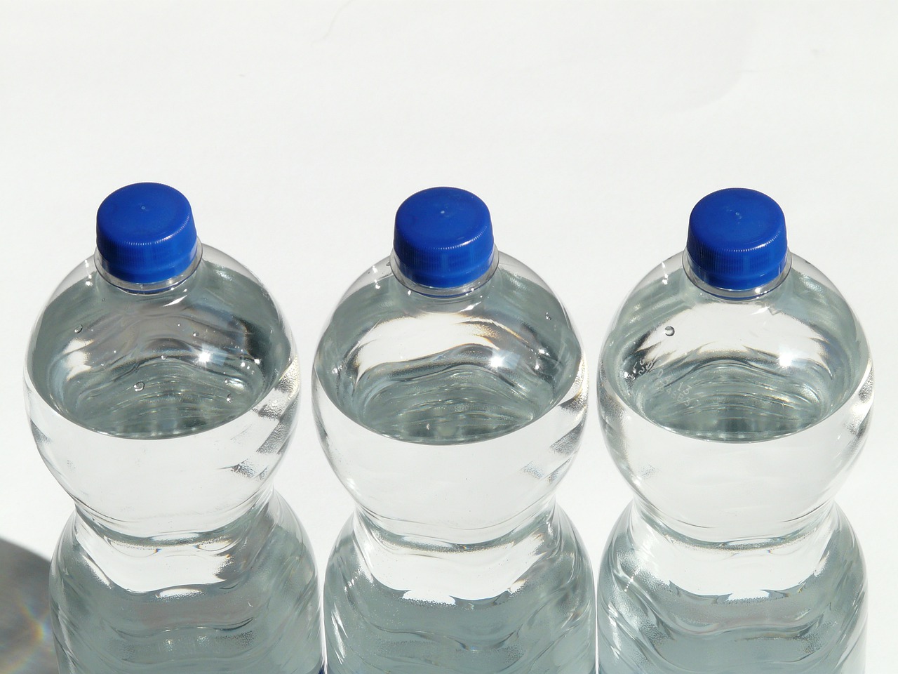 Wasser in Plastikflasche