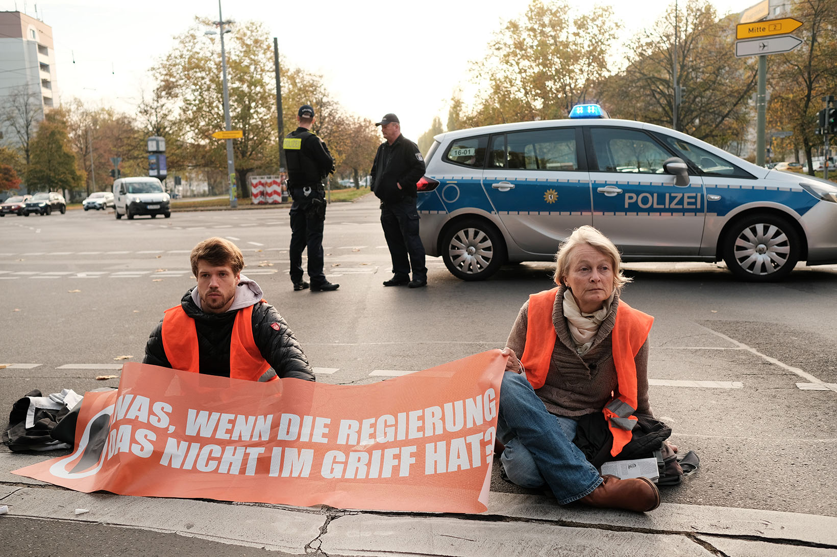 Stellungnahme: Rüstwagen der Feuerwehr verspätet wegen Stau auf A100