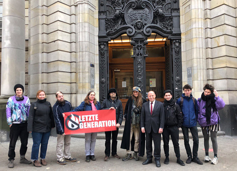 Gregor Gysi vertritt Letzte Generation vor Gericht - “Die drohende Klimakatastrophe gefährdet das Überleben der Menschheit.”