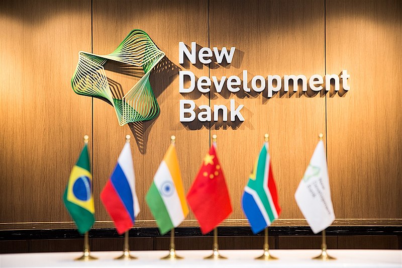 Logo der New Development Bank der BRICS im Hauptsitz in Shanghai
