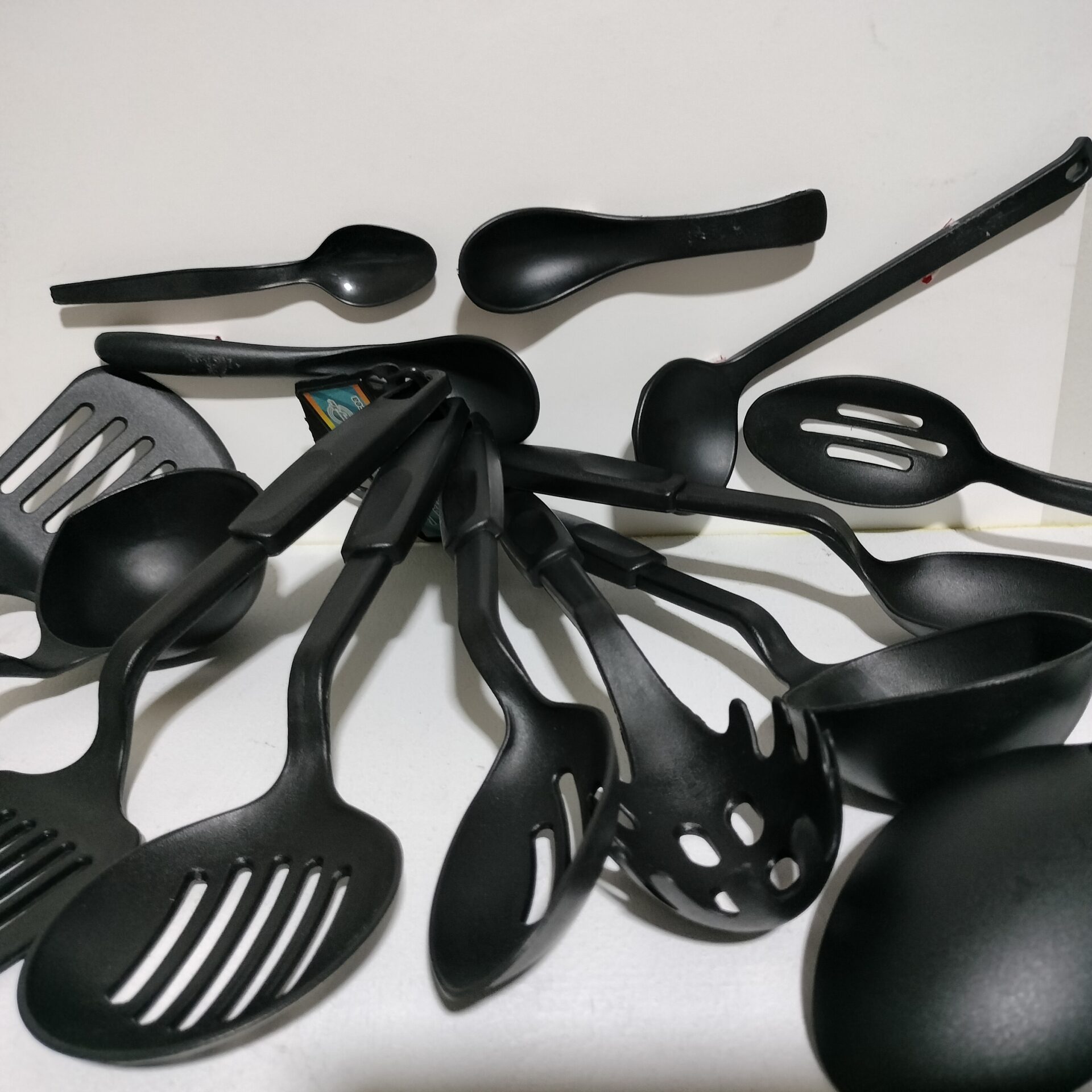 Toxic Warning Out on Bromine in Black Plastic Cutlery and Kitchen Utensils