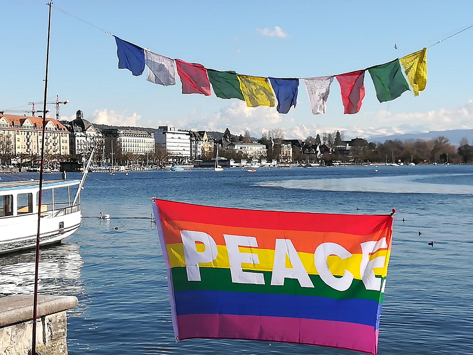 Frühling der Gewaltfreiheit: Das Gebet des Papstes, die Utopie von Lennon