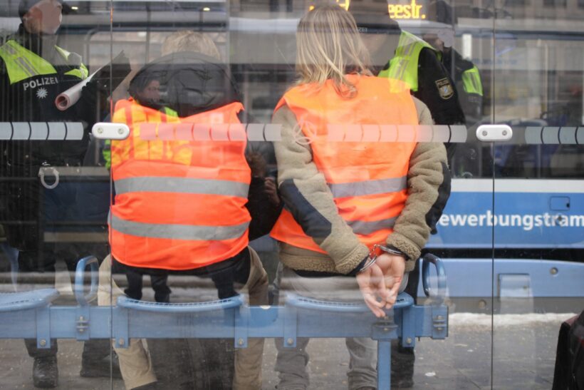 Aktivisten der Letzte Generation in Handschellen München