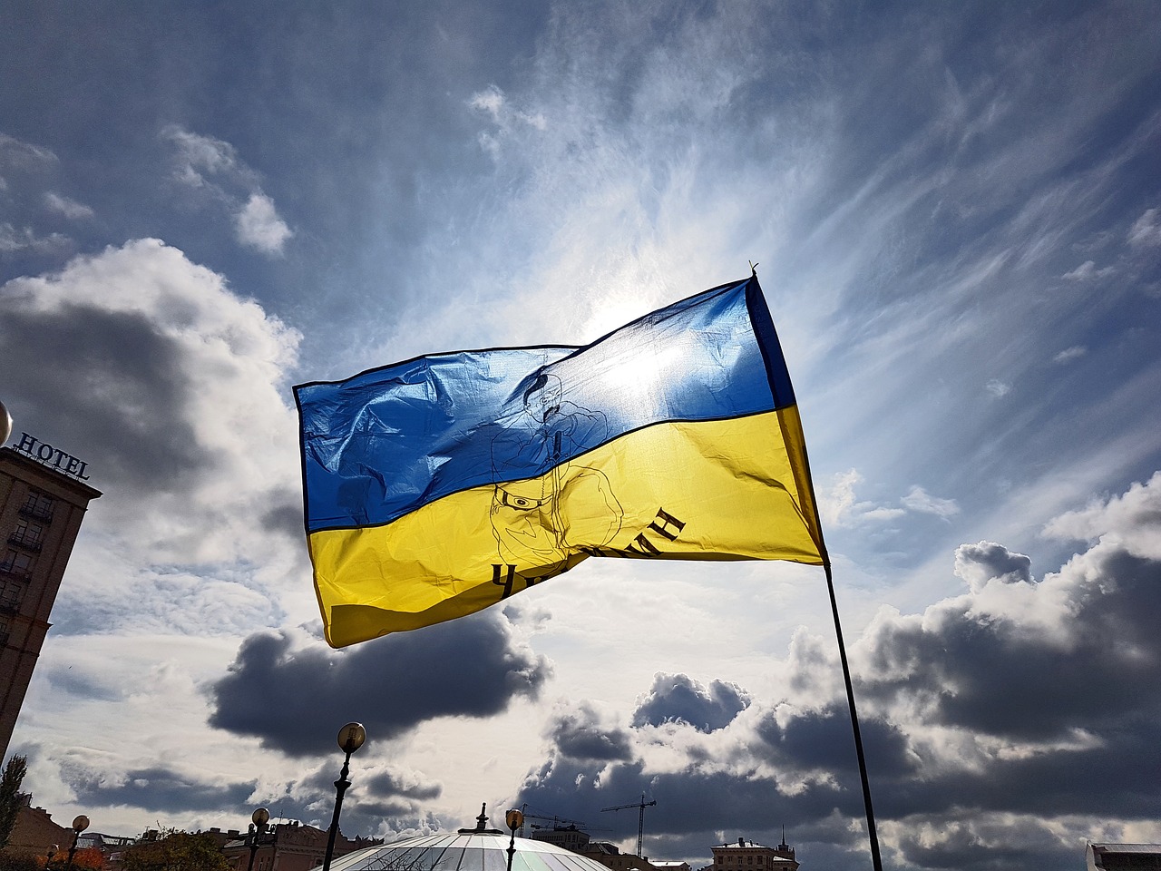 Stichworte zur Ukraine: Nachholende Entkolonialisierung, verspätete Nationenbildung oder plurale Ordnung?