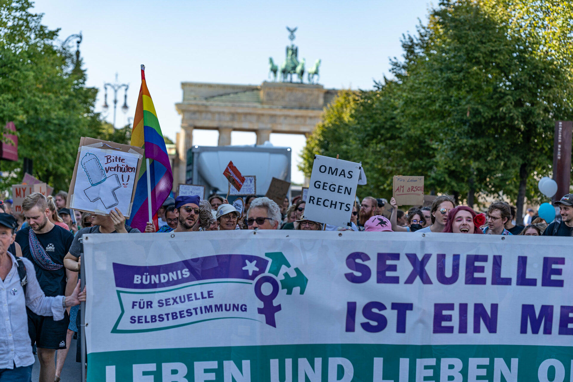 Pressemitteilung: Bundesweite Proteste am Safe Abortion Day für die Legalisierung des Schwangerschaftsabbruchs
