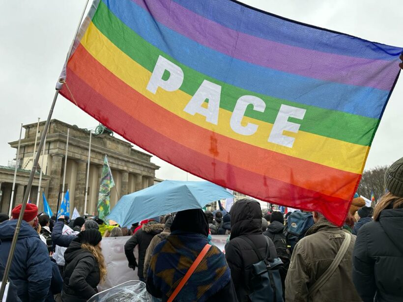 Demo Berlin - 20.000 "gefallene Engel" stehen wieder auf