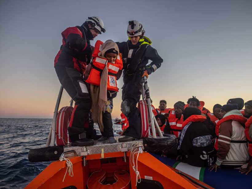 Sea Watch 5 rettet 118 Menschen in der Weihnachtsnacht