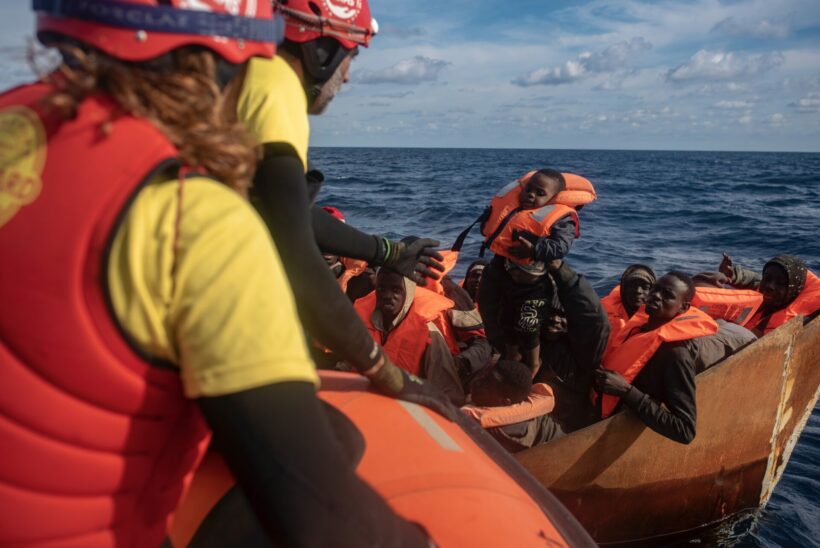 Die Open Arms wird erneut in Italien festgehalten: der ständige Kampf gegen die Hindernisse bei der Rettung von Menschen im Mittelmeer