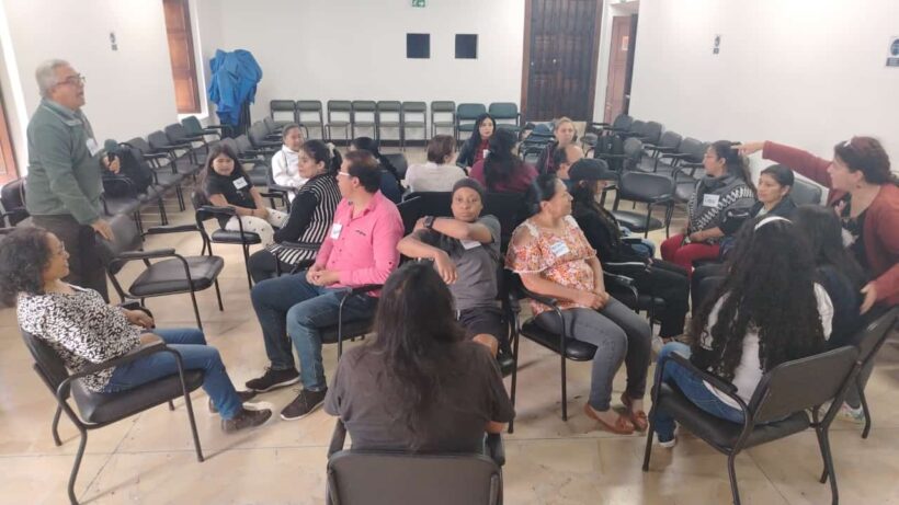 Asistentes en la actividad "el girasol"durante el Taller de formación 1.