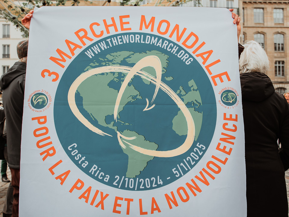 Der Sänger HK unterstützt den 3. Weltmarsch für Frieden und Gewaltfreiheit.