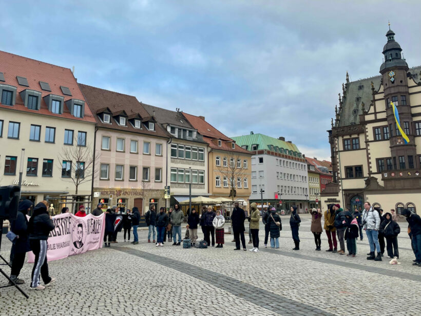 90 Menschen gedenken in Schweinfurt Rooble Warsame und fordern Aufklärung
