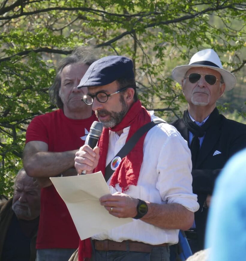 Ettore Macchieraldo mentre parla a Lace, Donato (Biella) il 25 aprile 2025