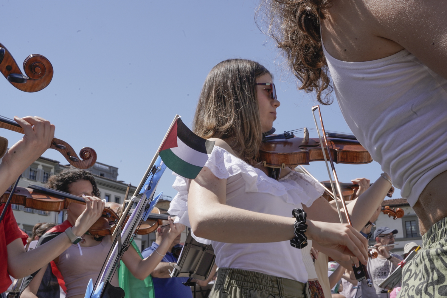 musica contro il silenzio