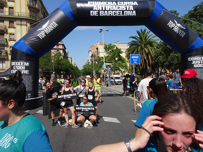 Solidarität auf der Überholspur: Antirassistischer Lauf der Straßenhändler*innen