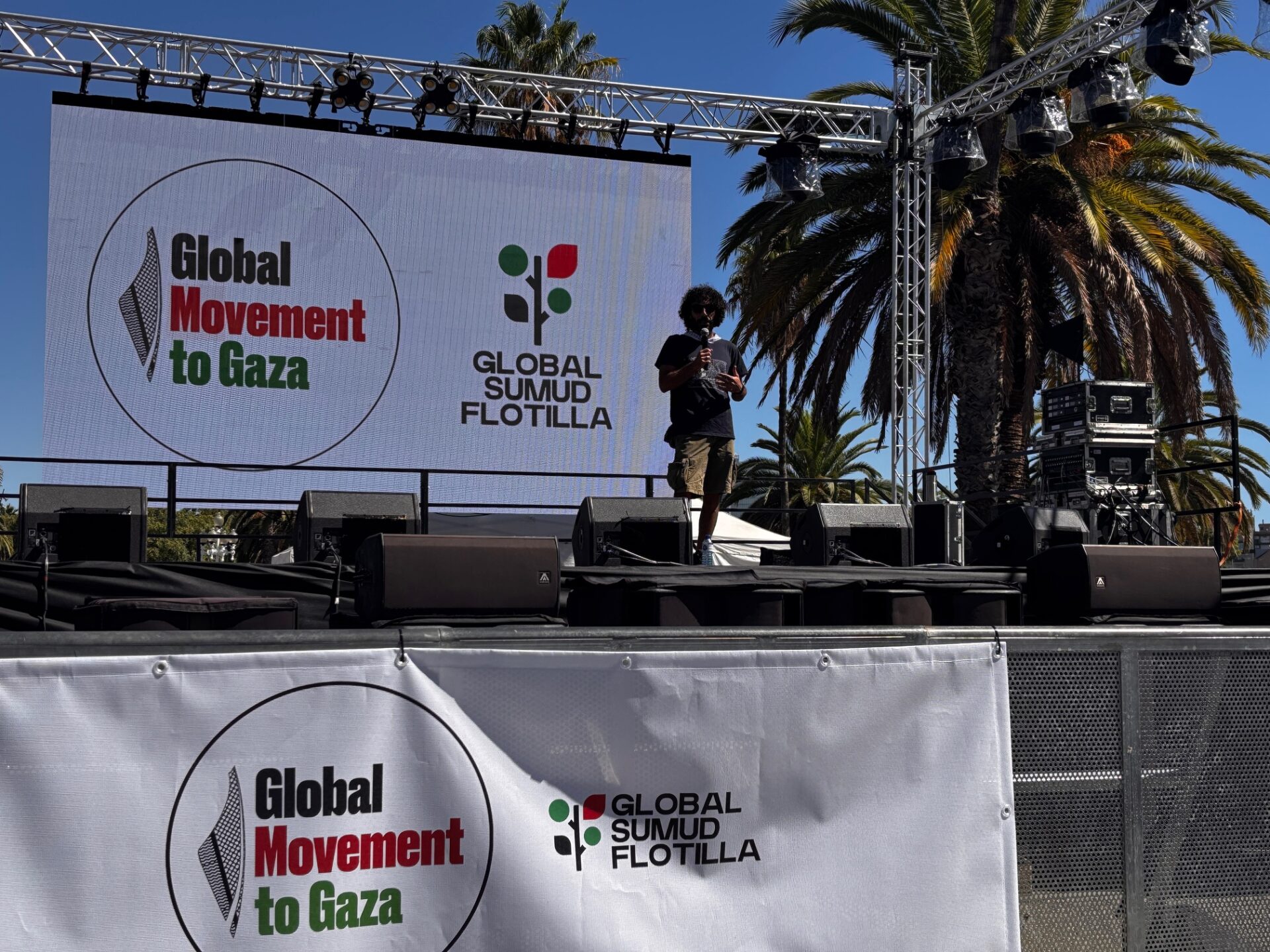 Die Global Flotilla Sumud legt von Barcelona aus in Richtung Gaza ab