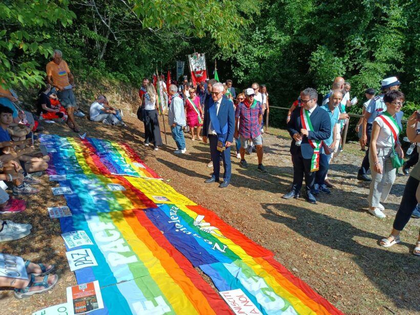 Manifestanti del Cammino per la PAce e il Disarmo alla cerimonia del 12 Agosto 2025 a Sant'Anna di Stazzema