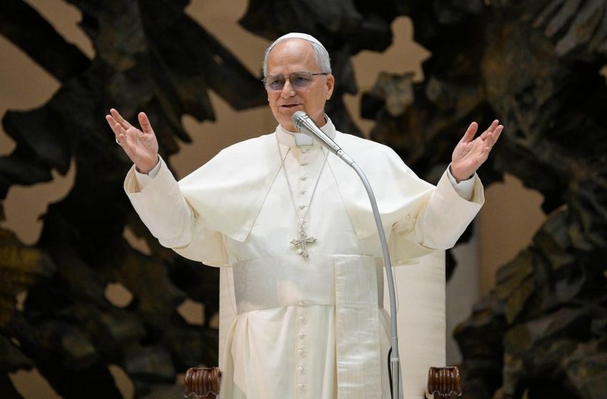 Leone XIV mentre annuncia la giornata di digiuno per la pace