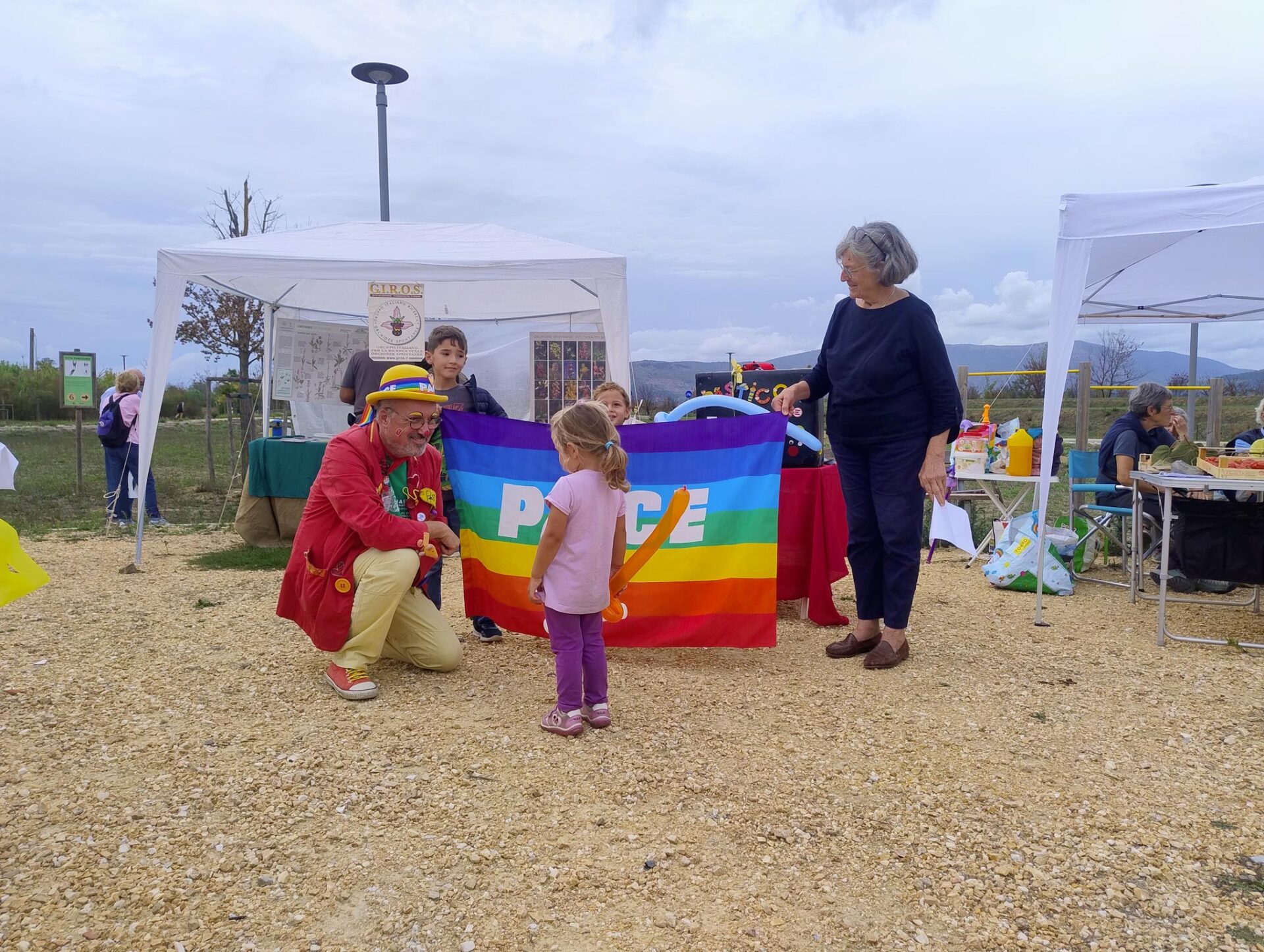 Intervento clowncare con i bambini alla festa del Parco Agricolo della Piana