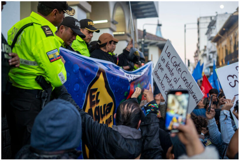 Durante la marcha en protesta por la licencia ambiental entregada a Kimsakocha. Foto: Jueves 7 de agosto, centro histórico de Cuenca