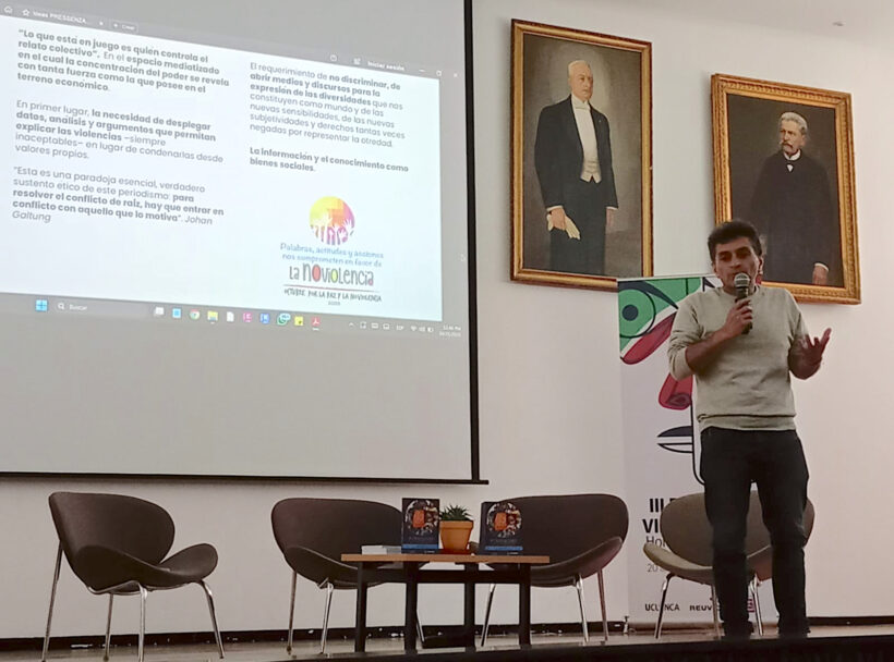 Presentación del libro "Periodismo No Violento en la Universidad de Cuenca, Ecuador.