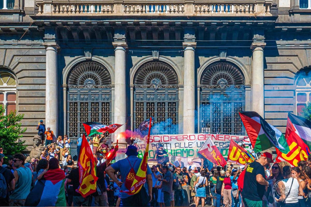 “Sede centrale dell’Università degli Studi di Napoli Federico II, Corso Umberto I.”