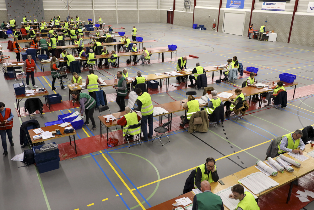 The moral and political decay of a small European country at the sea.