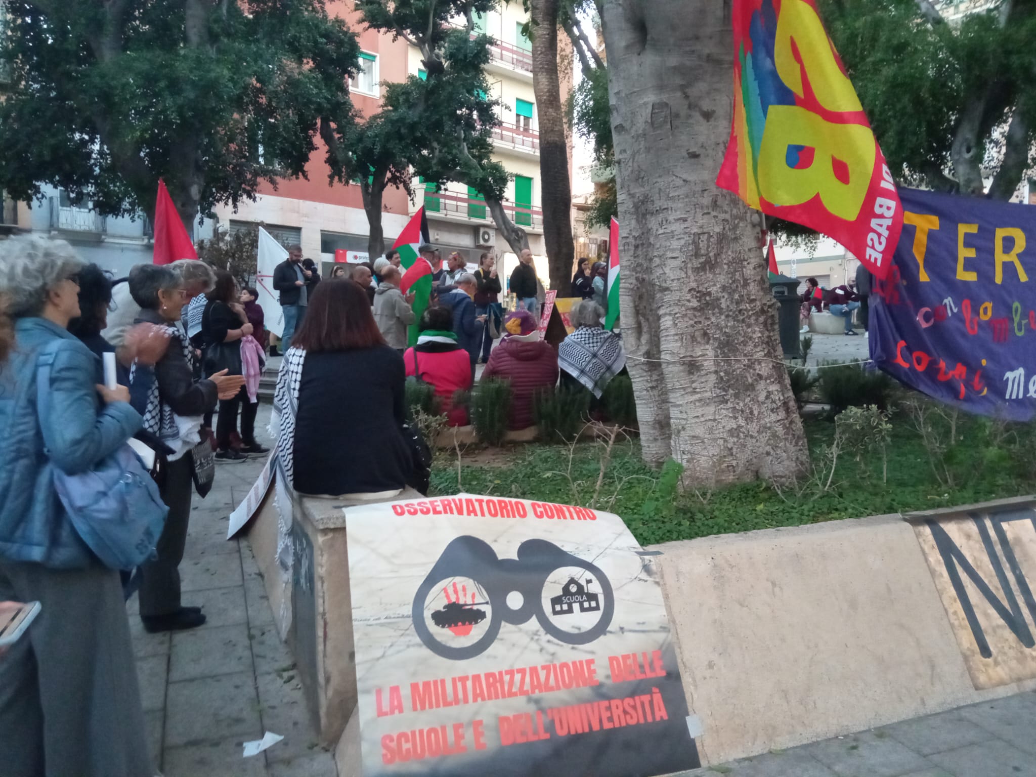 manifestanti in piazza