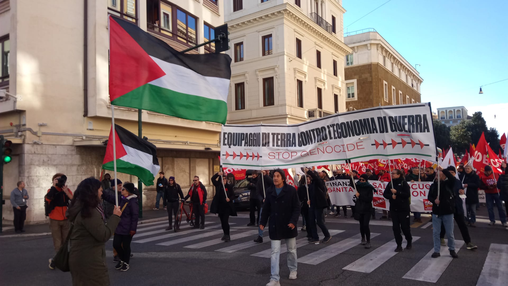 Generalstreik in Rom: Gegen Aufrüstung und Gewalt in Gaza