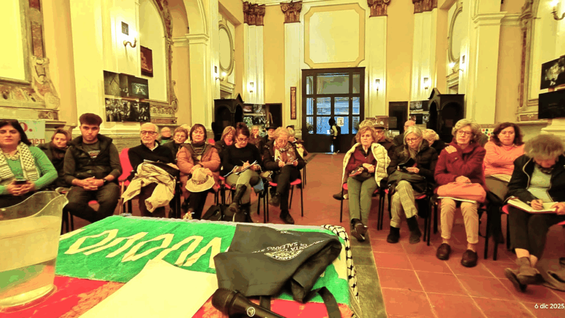 Partecipanti riuniti nella navata della chiesa di San Girolamo delle Monache durante l’assemblea promossa dal Comitato Regionale Pace e Disarmo. L’incontro ha raccolto associazioni pacifiste, realtà sociali e cittadini, impegnati nel confronto su riarmo, leva obbligatoria e diritto all’obiezione di coscienza.