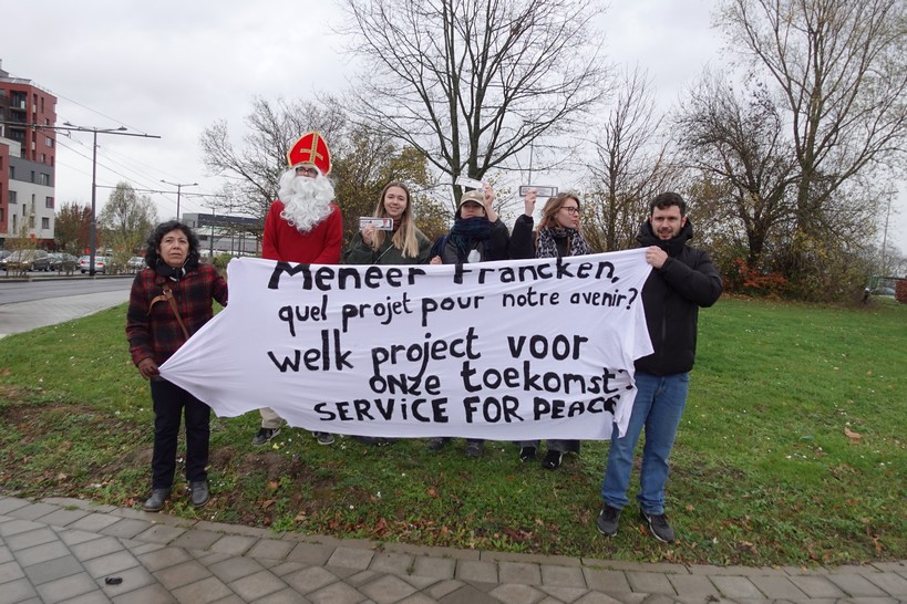 Militär statt Bildung? Friedensaktivisten konfrontieren belgische Werbekampagne