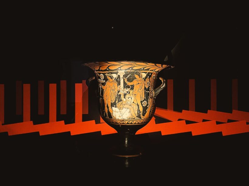 Cratere di Assteas, vaso greco a figure rosse (IV sec. a.C.), esposto al Castello di Montesarchio. Una delle testimonianze più significative della pittura vascolare dell’Italia antica.