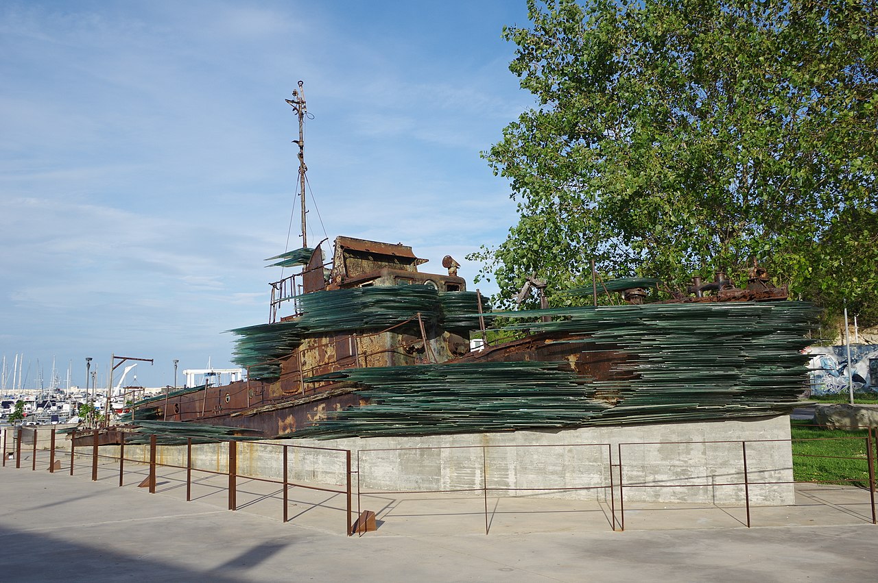 The remains of the Katër i Radës at the L'Approdo memorial. Work by Costas Varotsos "To Migrant Humanity" (port of Otranto)