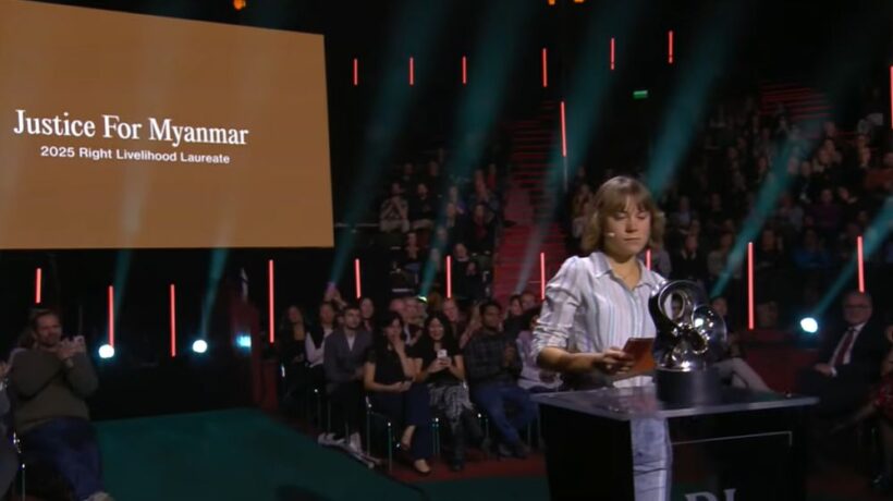 Greta Thunberg mentre ritira il premio