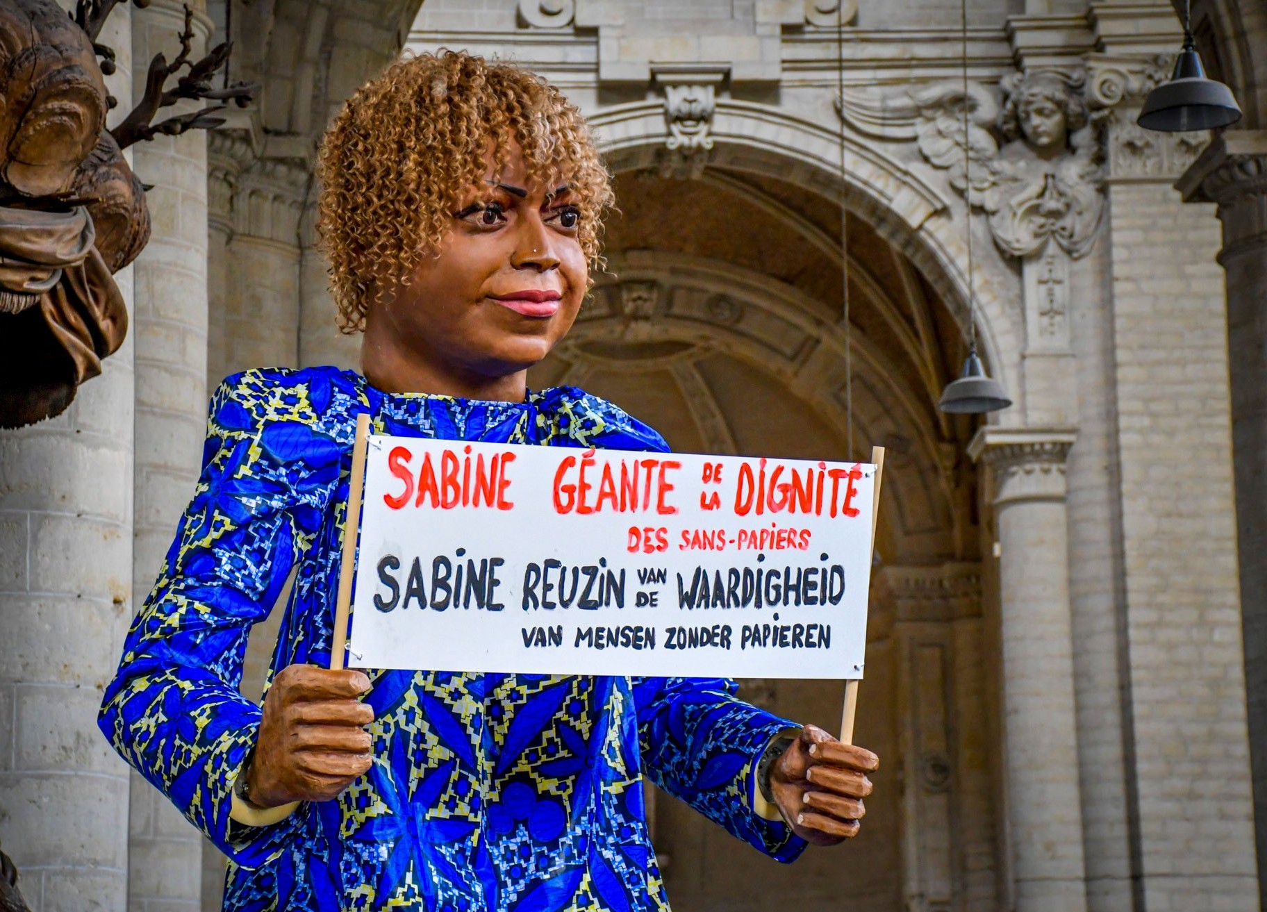 Un détail de Sabine, la géante de la dignité des personnes sans papiers et de tous les êtres humains, dans sa demeure à la House of Compassion.