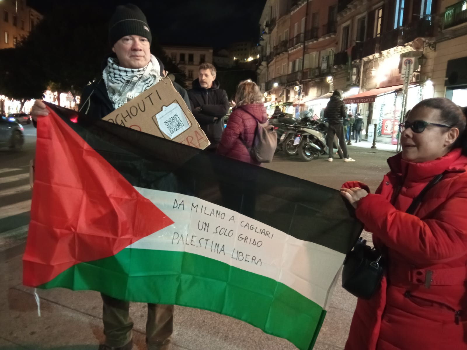 bandiera palesttinese con Silvia e Antonio