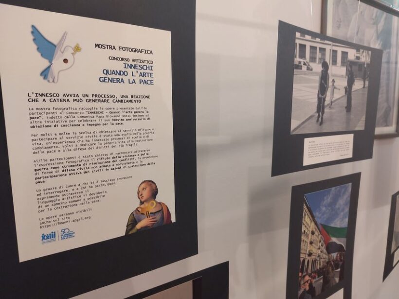 Concorso Artistico Culturale “INNESCHI – Quando l’arte genera la pace”. Foto dei vincitori esposte durante il convegno.