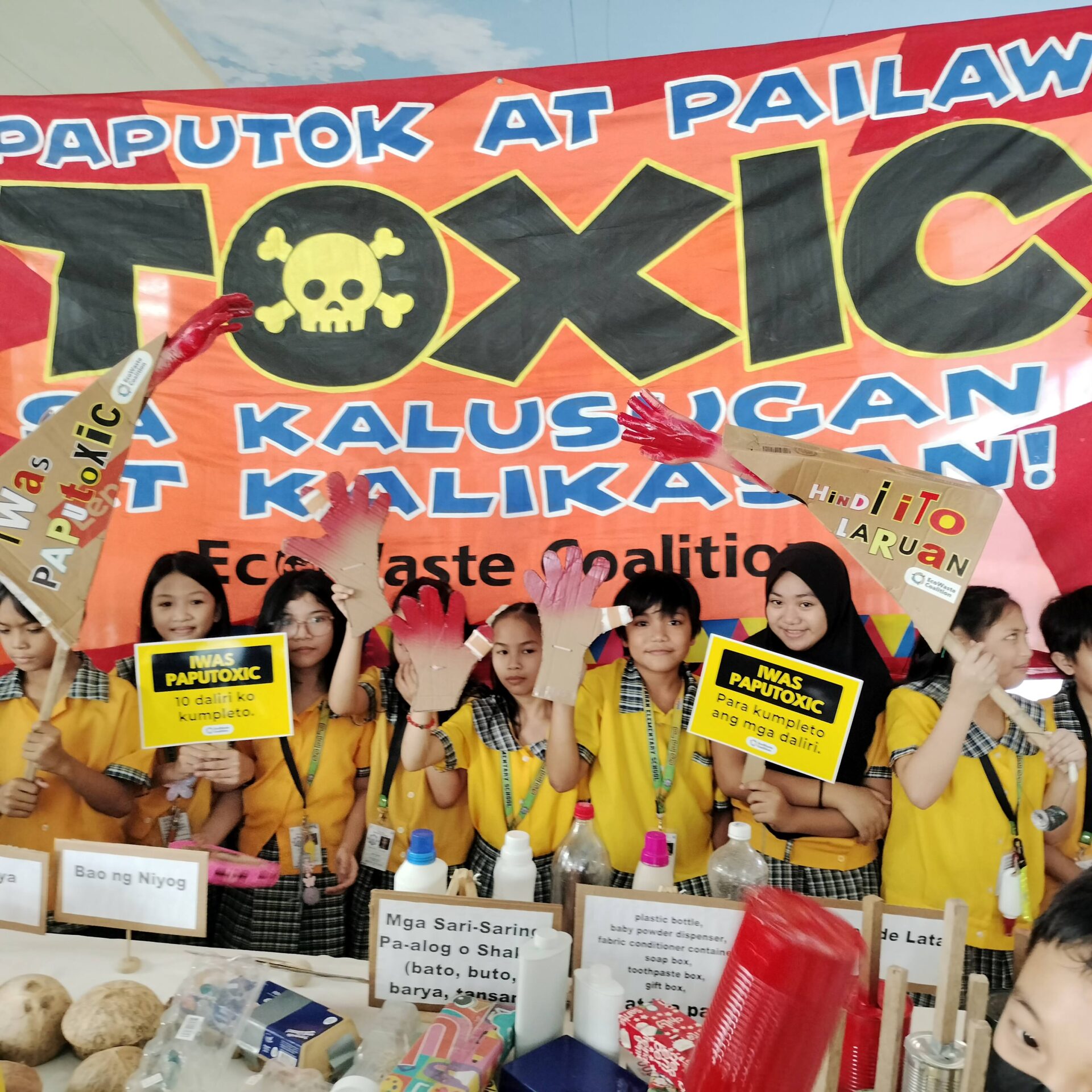EcoWaste Coalition Campaigns for “Iwas Paputoxic” to Prevent Injuries, Fires, Smoke, and Garbage Ahead of the New Year’s Eve Revelry 