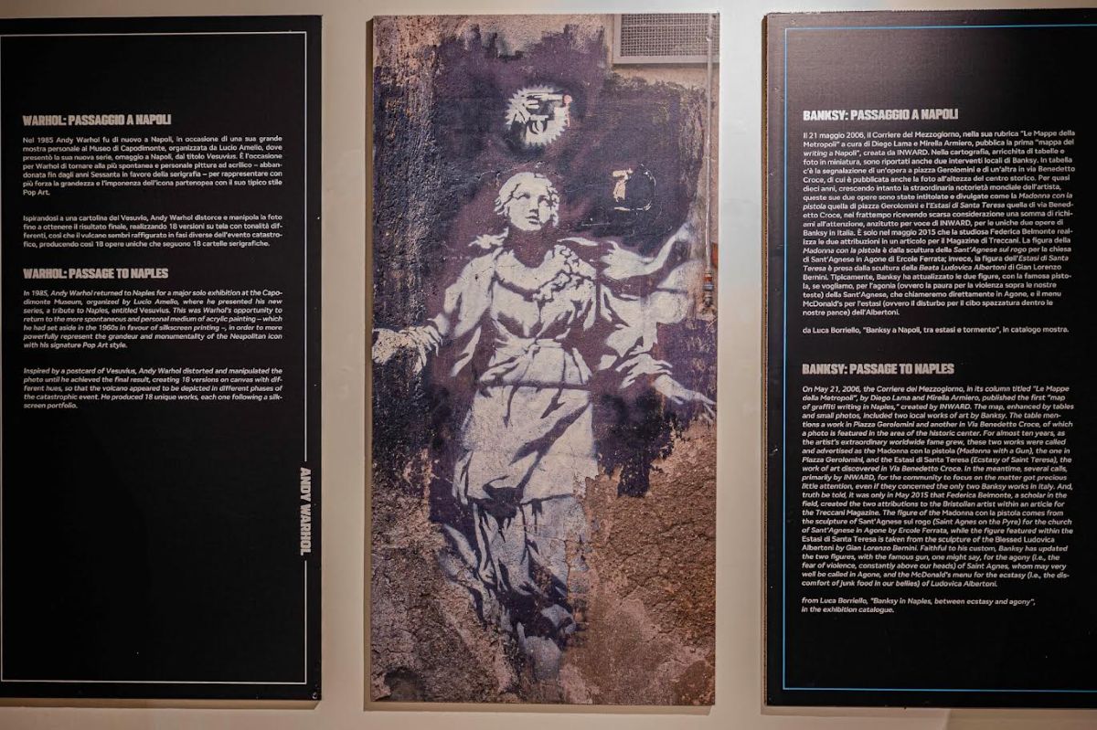 Madonna con la pistola – BanksyOpera esposta nella mostra “Warhol vs Banksy – Passaggio a Napoli”.