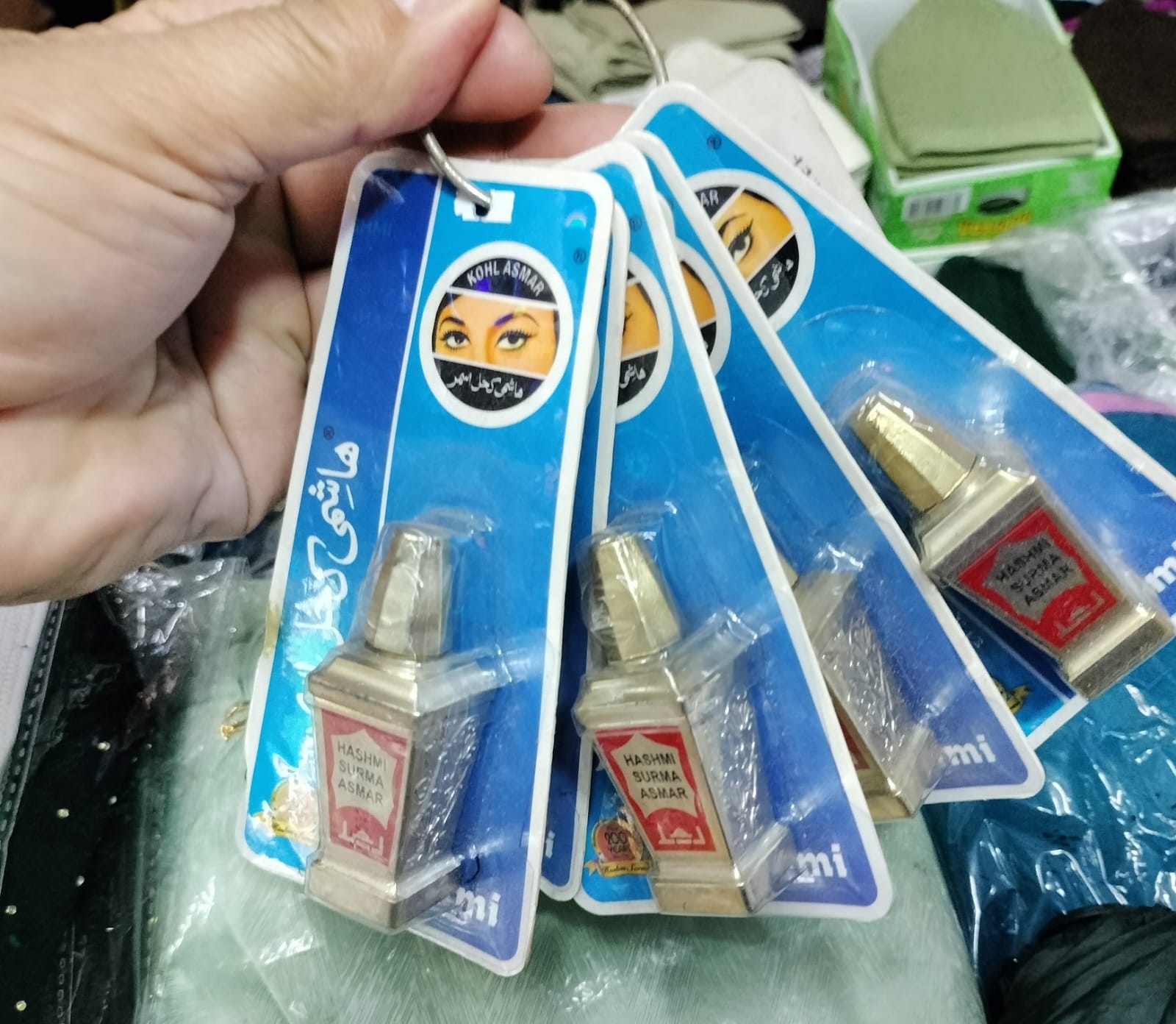 Toxic Black Eyeliner Powder Banned in Germany, Sold in PH