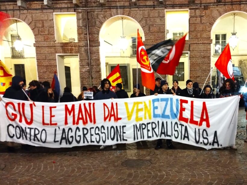 striscione di solidarietà con il Venezuela