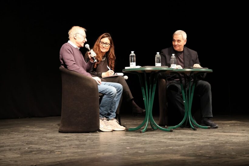 Grossman e de Giovanni al Teatro Sannazaro di Napoli durante il dialogo pubblico sulla parola e sulla responsabilità della scrittura.
