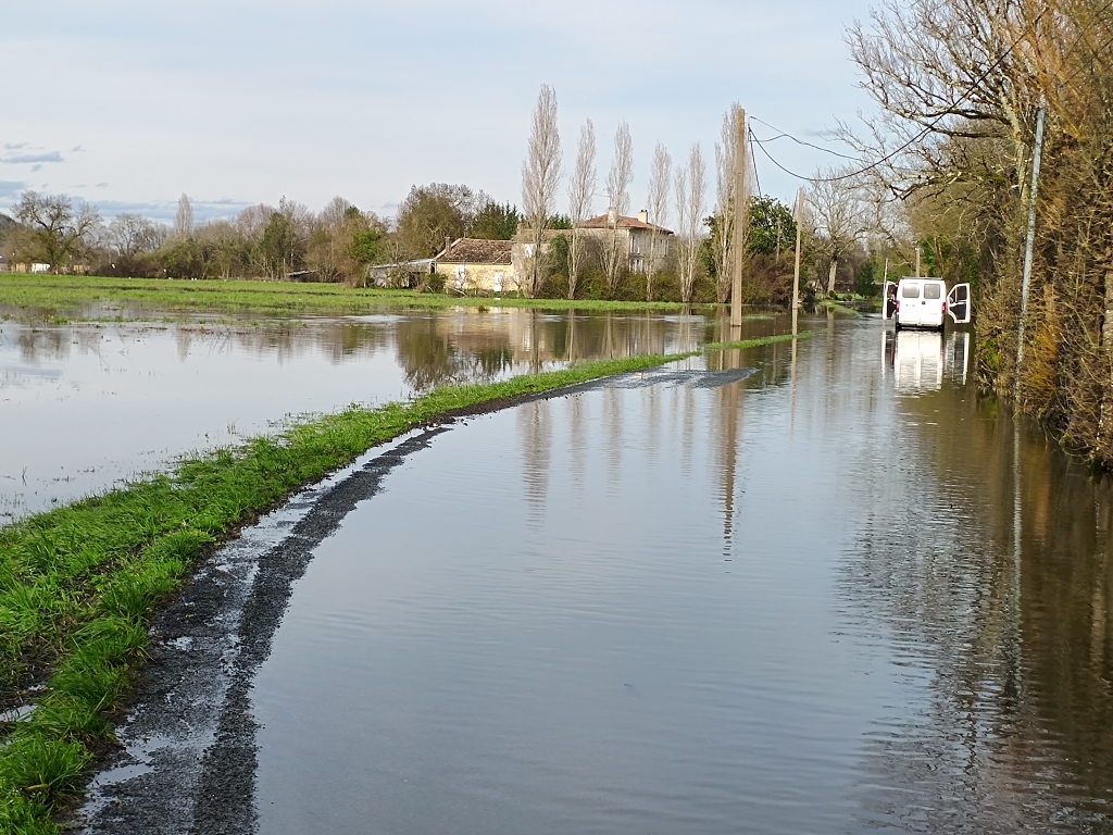 Inondations dans la campagne proche de Bordeaux, février 2026